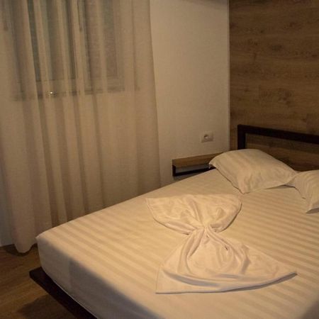 Apartament Stefani Sarandë エクステリア 写真