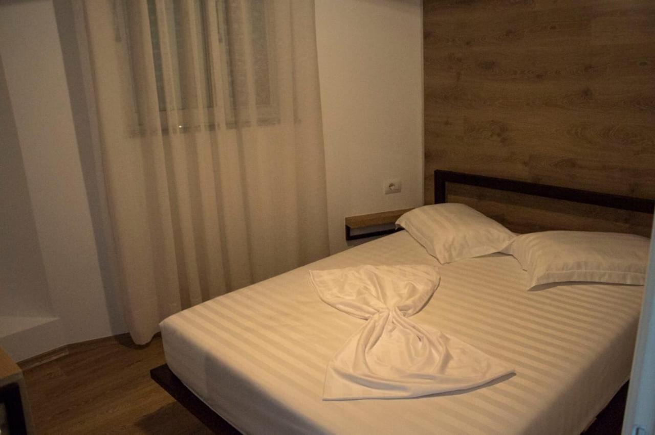 Apartament Stefani Sarandë エクステリア 写真