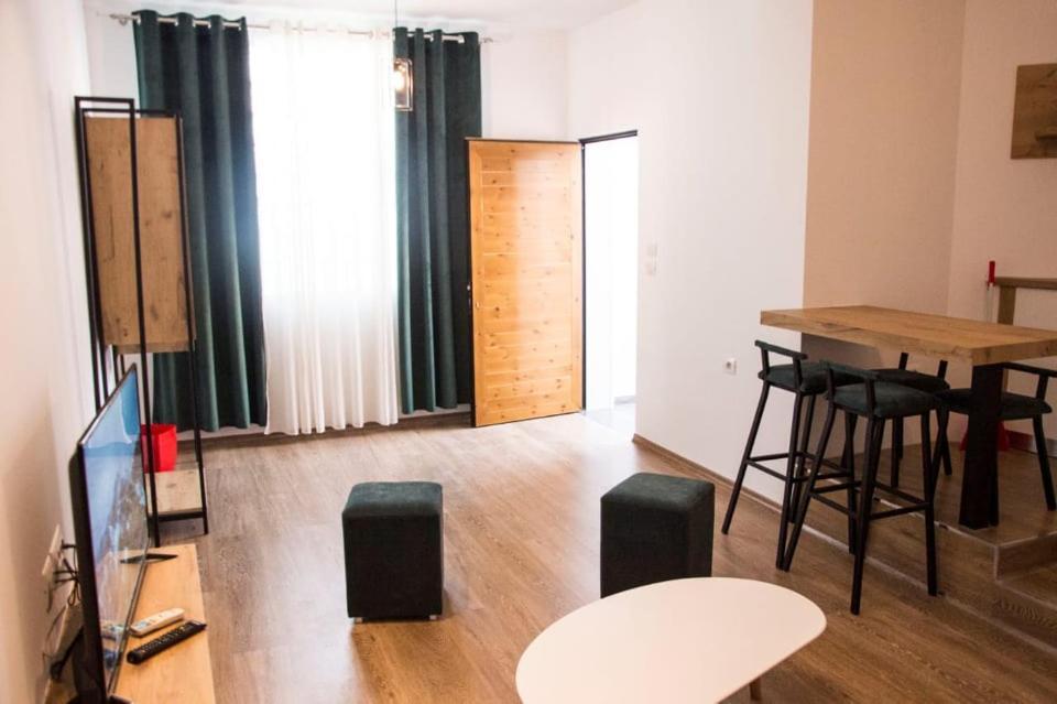 Apartament Stefani Sarandë エクステリア 写真