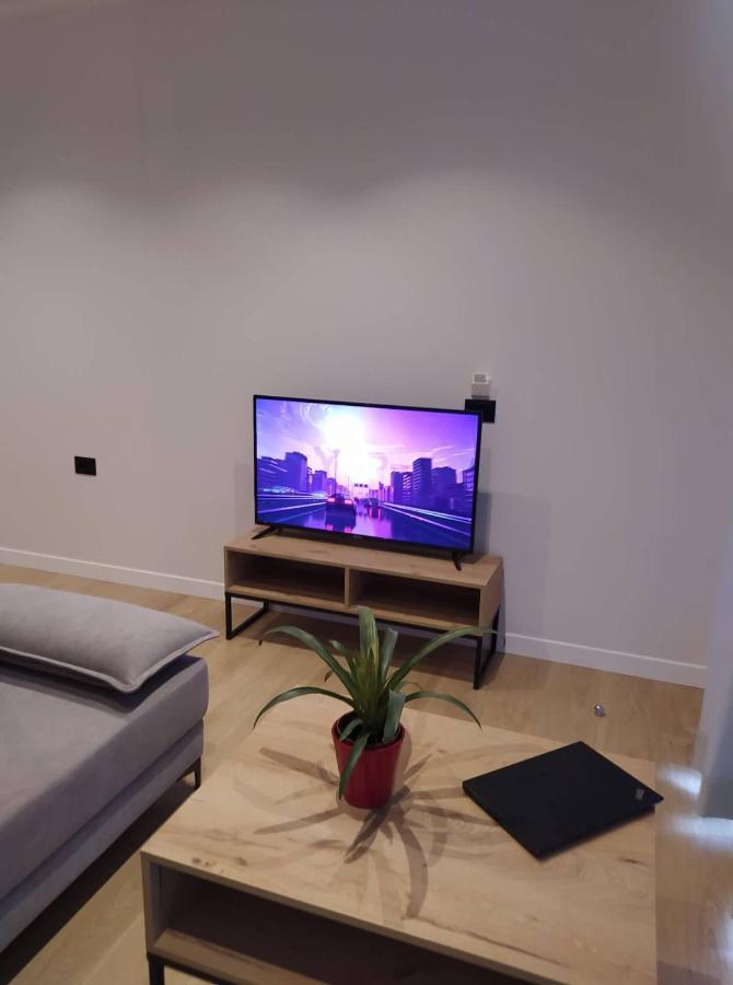 Apartament Stefani Sarandë エクステリア 写真